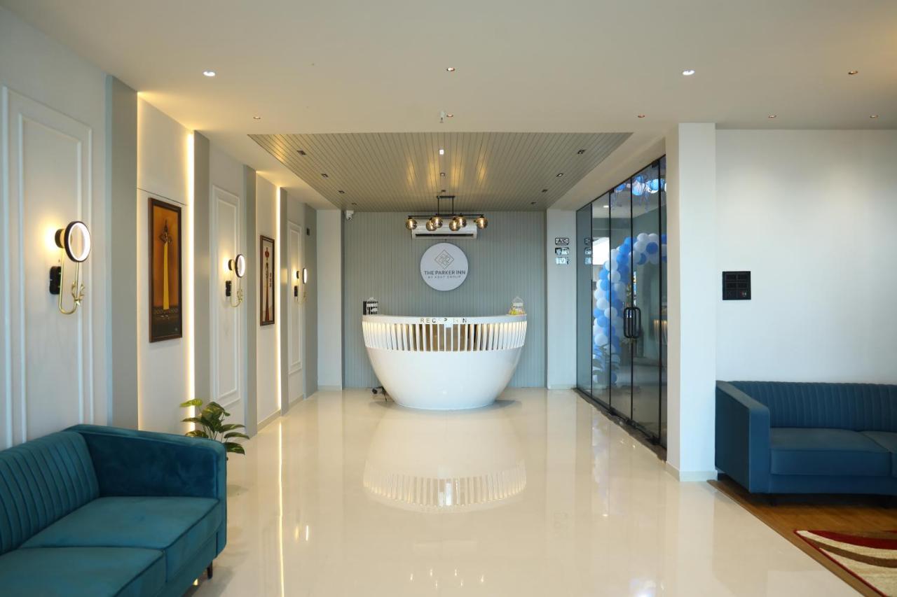 Hotel The Parker Inn By Kbnt Group Surat Eksteriør billede