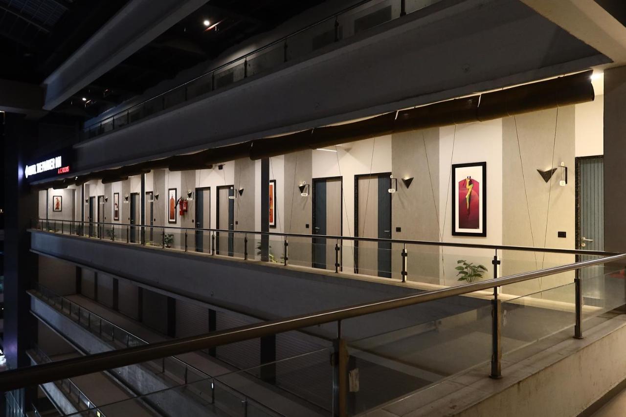 Hotel The Parker Inn By Kbnt Group Surat Eksteriør billede