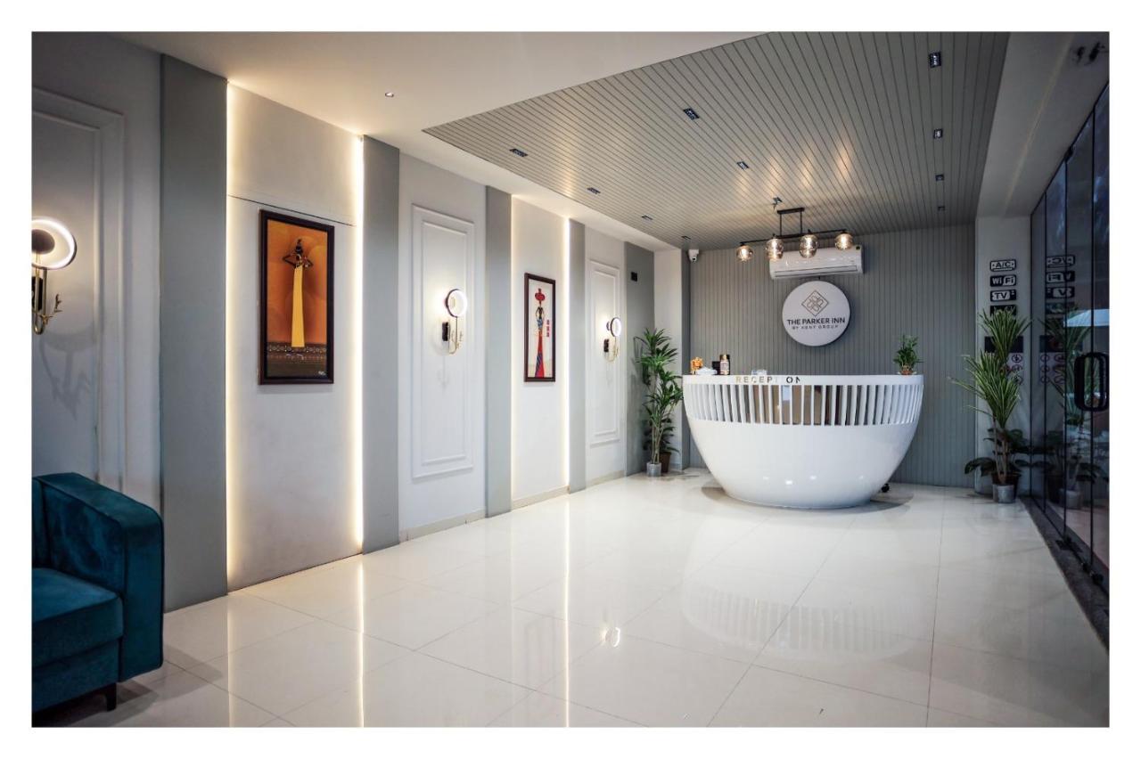 Hotel The Parker Inn By Kbnt Group Surat Eksteriør billede