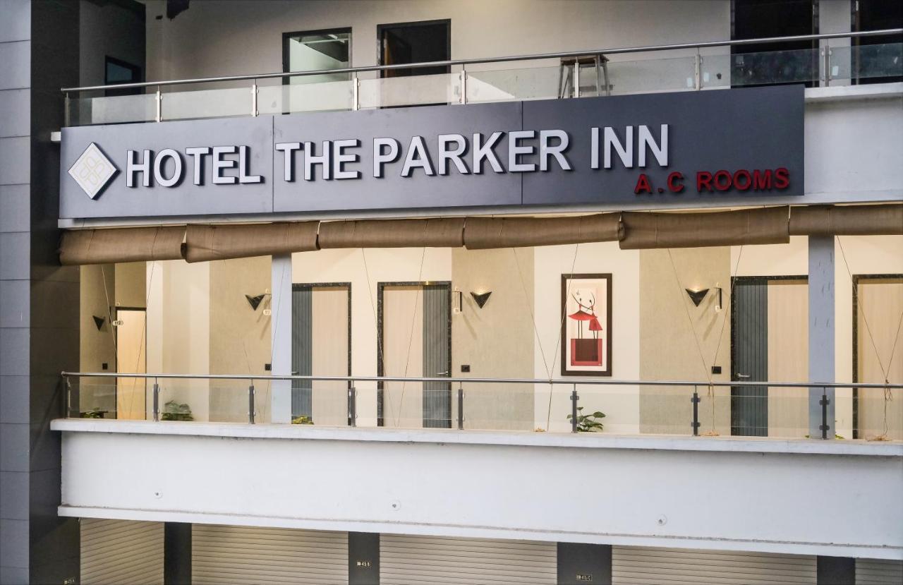 Hotel The Parker Inn By Kbnt Group Surat Eksteriør billede