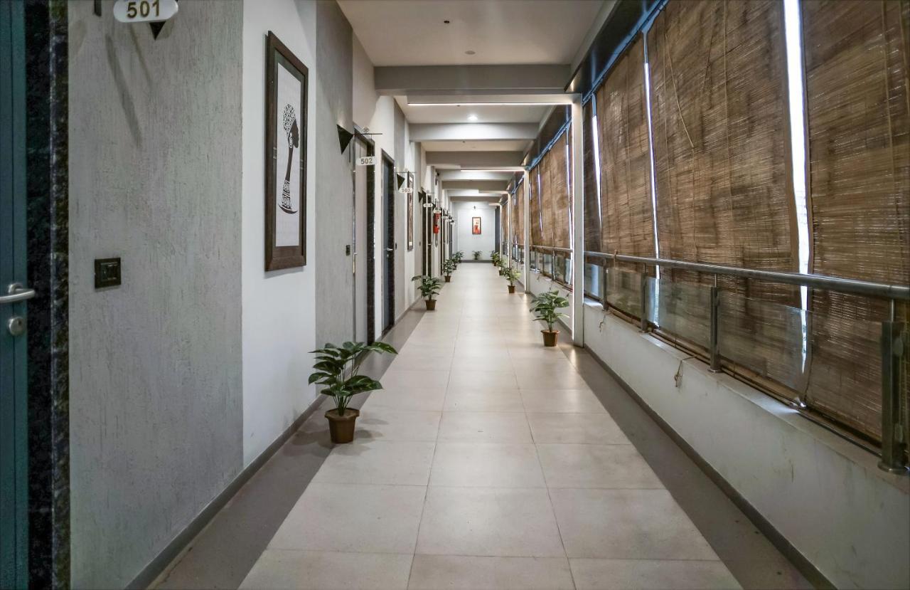 Hotel The Parker Inn By Kbnt Group Surat Eksteriør billede