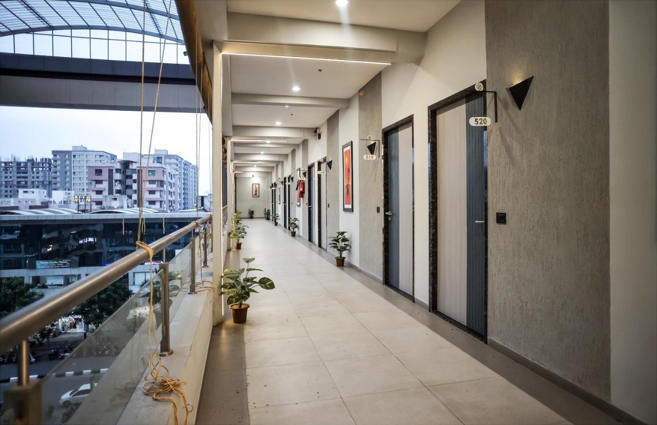 Hotel The Parker Inn By Kbnt Group Surat Eksteriør billede
