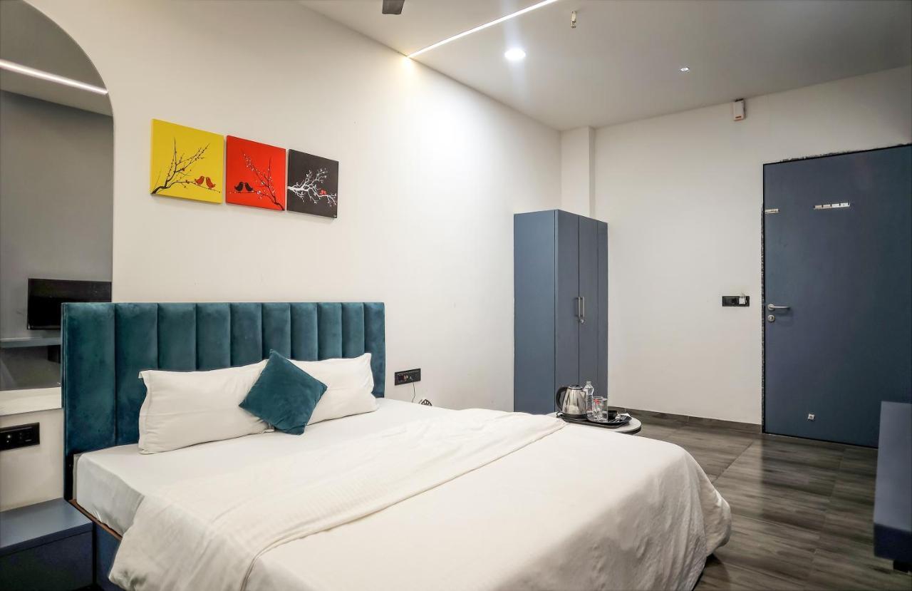 Hotel The Parker Inn By Kbnt Group Surat Eksteriør billede