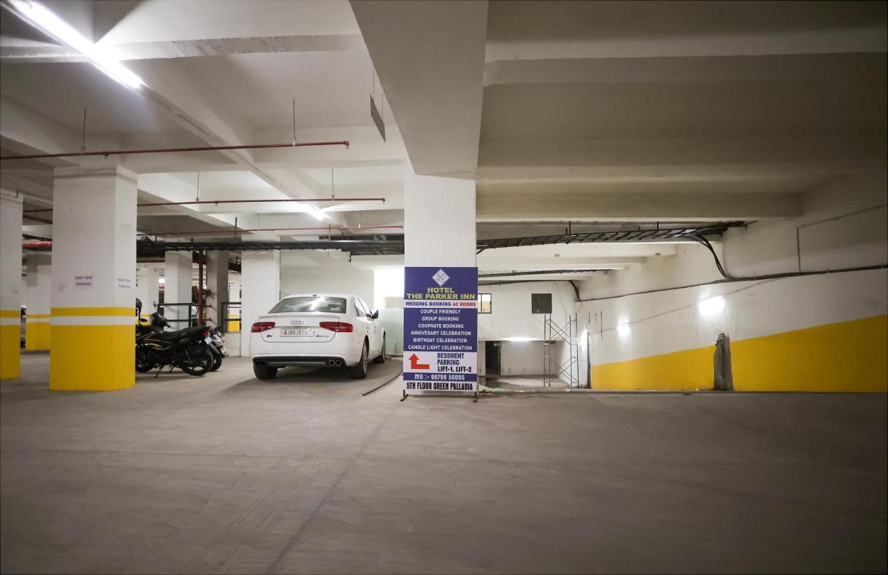 Hotel The Parker Inn By Kbnt Group Surat Eksteriør billede