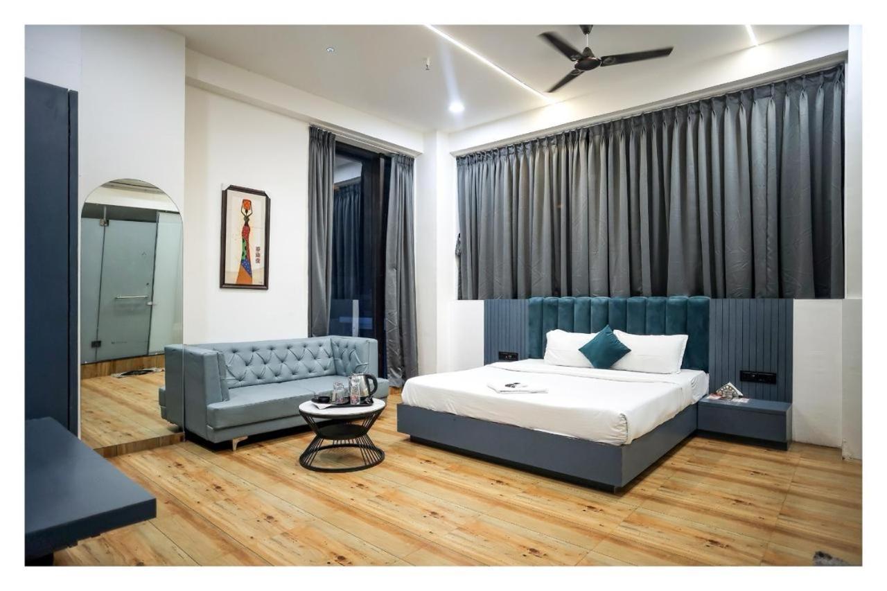 Hotel The Parker Inn By Kbnt Group Surat Eksteriør billede